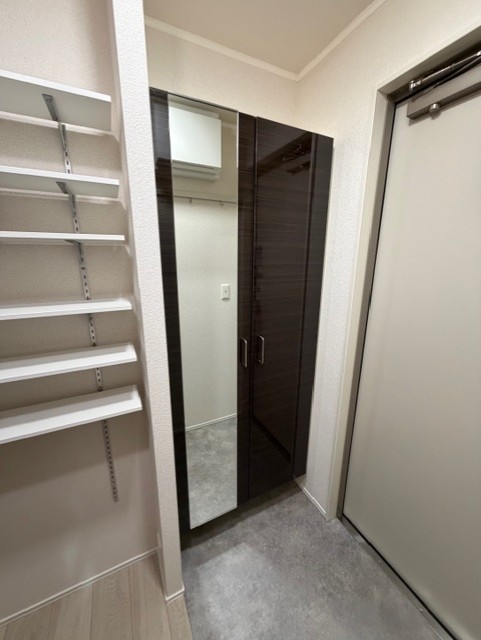 ＣＬＡＩＲＥ　　ＭＵＳＡＳＨＩ101 号室 姿見付のシューズボックス