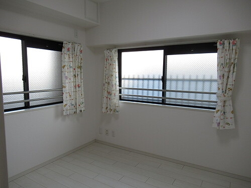 ナイスアーバン武蔵浦和3階 洋室