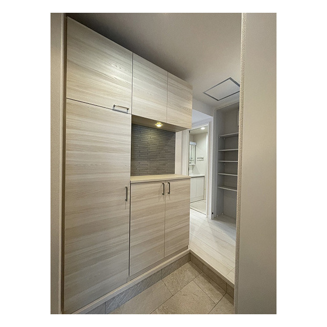 シャーメゾン国立ウエスト 玄関収納豊富です