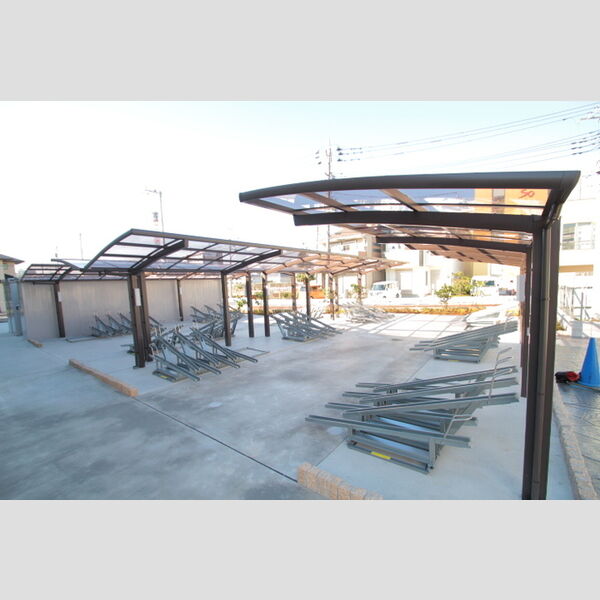 アステール　Ⅰ 駐輪場には屋根付