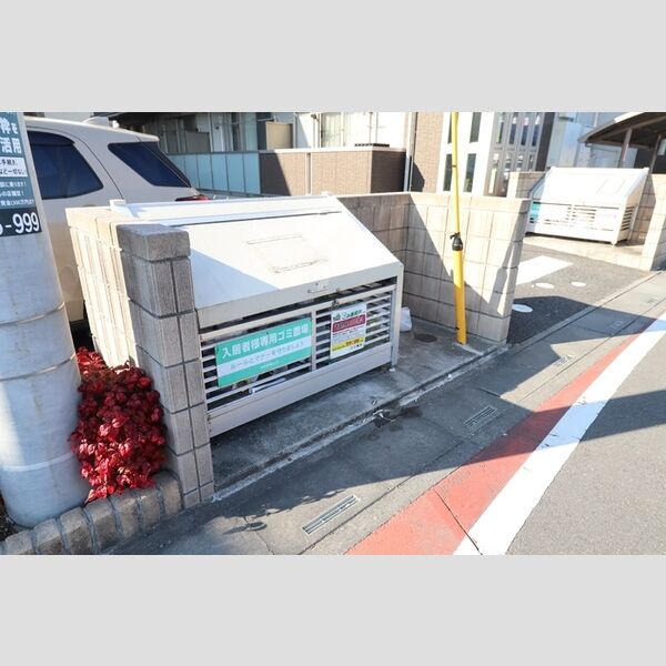 メルヴェーユ三郷中央　A ゴミ置き場