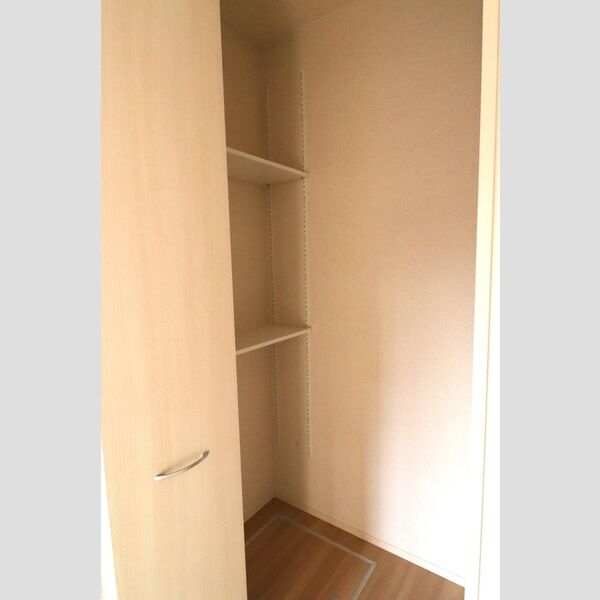 ラ・ルーナ101号室 収納