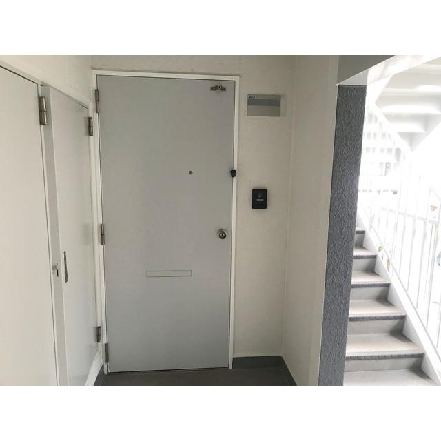 メゾンアニースティー203号室 玄関