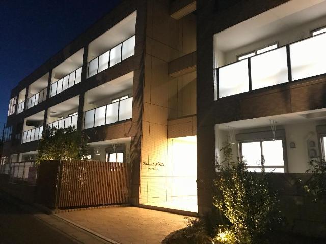 グランヒルズ 外観写真（夜）