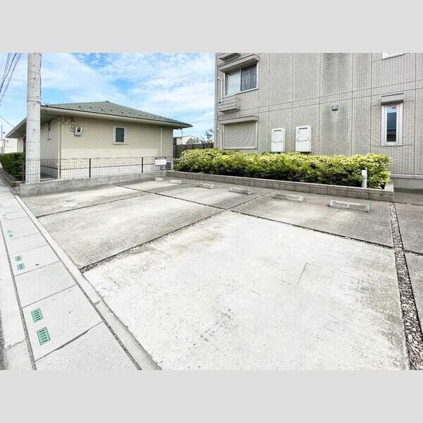 サッビア 駐車場