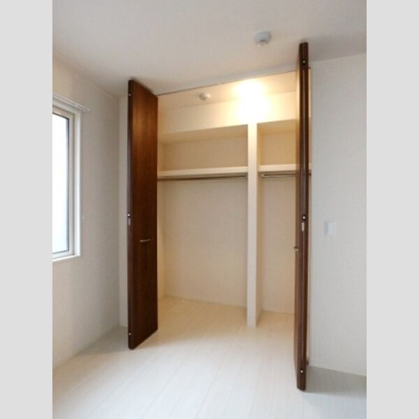 アステールピュールK101号室 洋室6.4帖　クローゼット