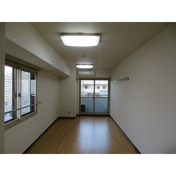 アレックスビル リビング