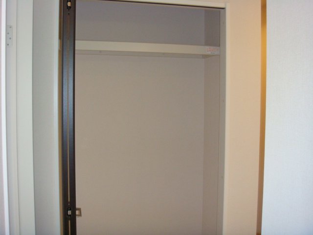 シエロ　パティオ203号室 廊下　クローゼット