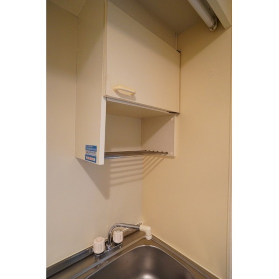 ドウェル砂川0201号室 キッチン上棚