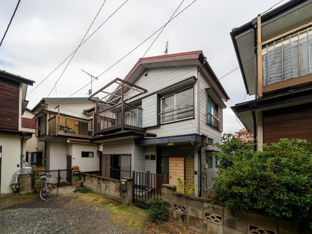 川越戸建て物件 二階建てで日当たり良好です。