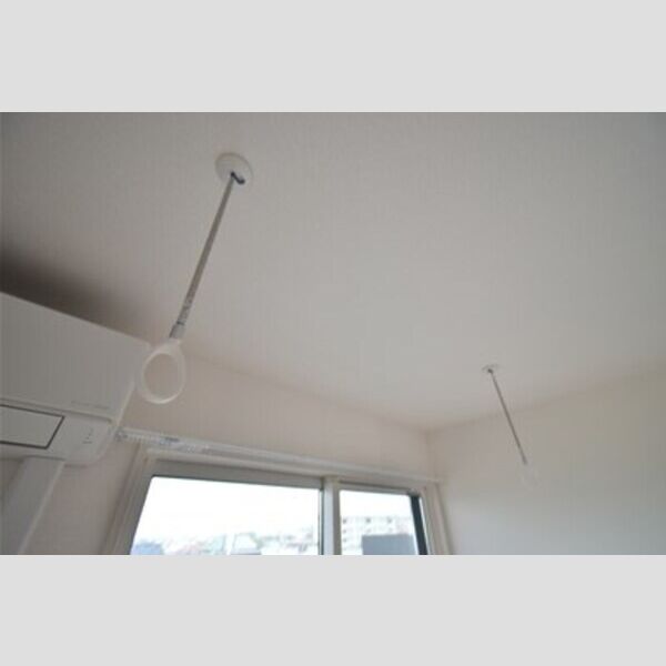 Same sky301号室 室内物干し