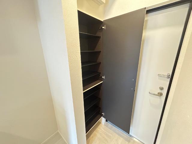 OceanCoastTsudanuma（オーシャンコーストツダヌマ）301号室 下駄箱