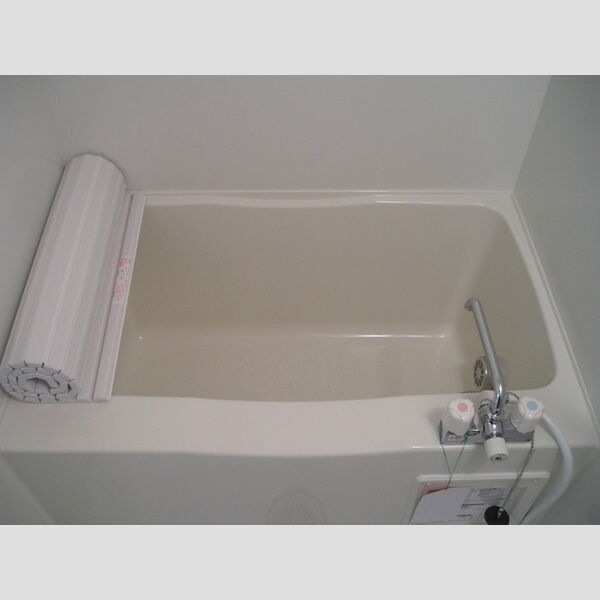 リビエラ102号室 追い焚き機能付きのバス