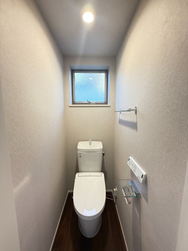 カーサ本木1階 温水洗浄便座　窓あり