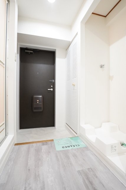 横浜平沼ダイカンプラザ三号館4階 玄関