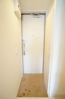 リブリ・ジュネス聖3階 玄関