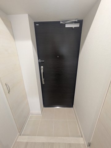 ジェノヴィア六町0304号室 玄関