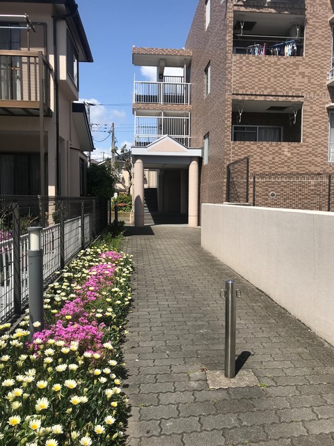 シャトレ山手台0103号室 バルコニー側エントランス　※現況優先