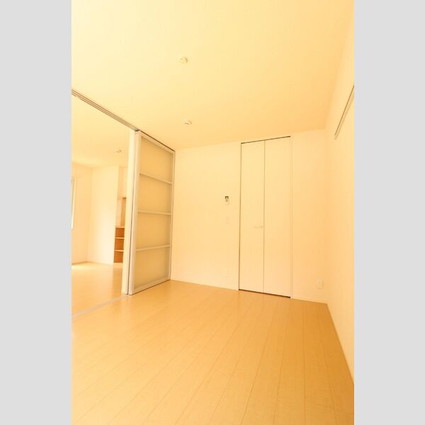 ルードハーネ102号室 洋室