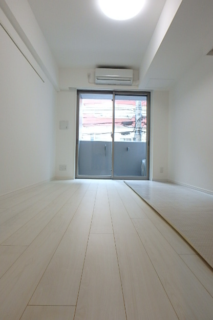 ガーラ・ステーション横浜反町7階 ゆったりした洋室です