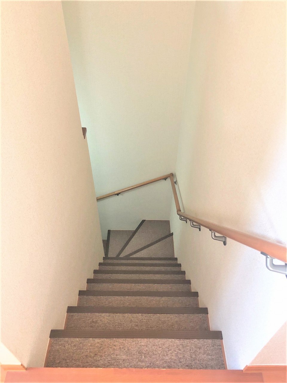 レオパレスラピュタ201号室 玄関