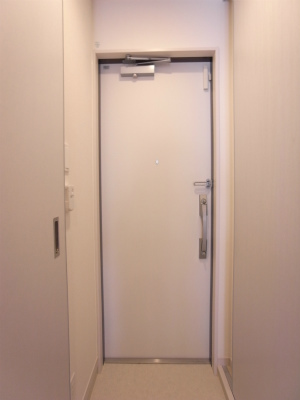 リブリ・アライ2階 玄関