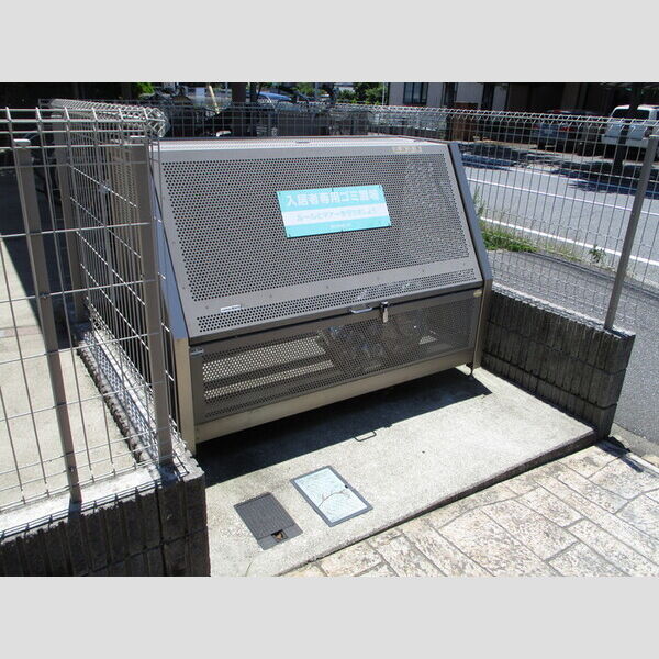 フロレスタ東館・西館　西館 ゴミストッカー