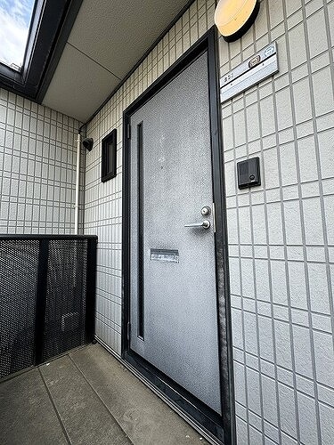 メゾン吉祥 外から見た玄関ドア　※前回募集時2024年6月撮影