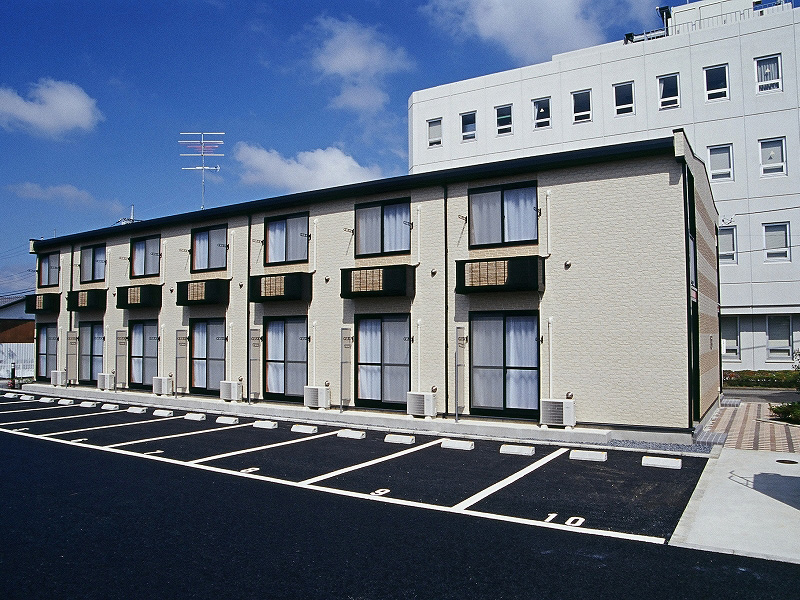 レオパレスオークス東金の外観画像