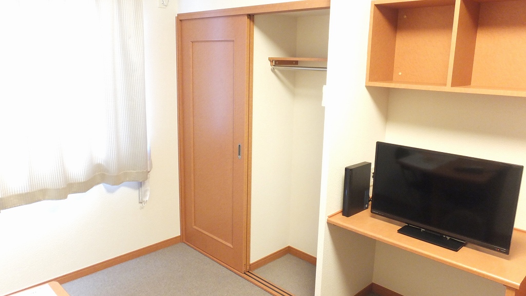 レオパレスパレット壱番館202号室 クローゼット