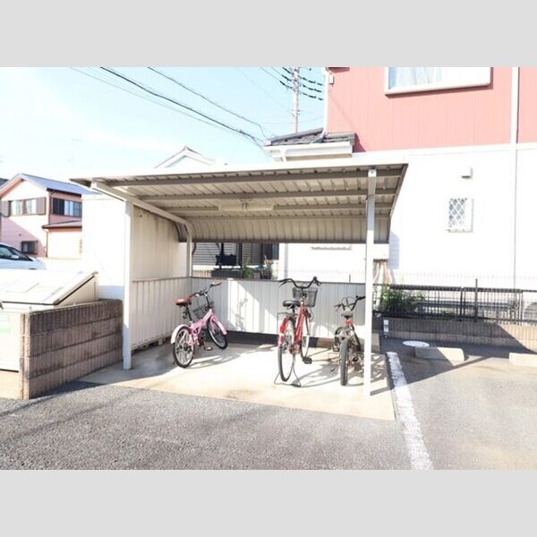 リュミエール101号室 駐輪場