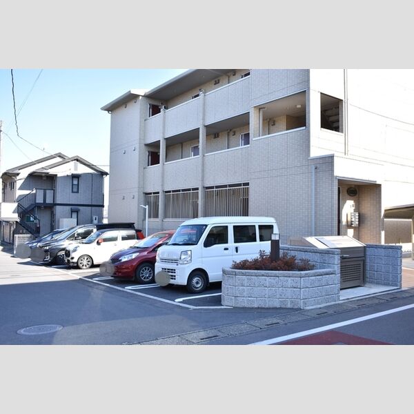 プリムヴェール　弐十壱番館 駐車場