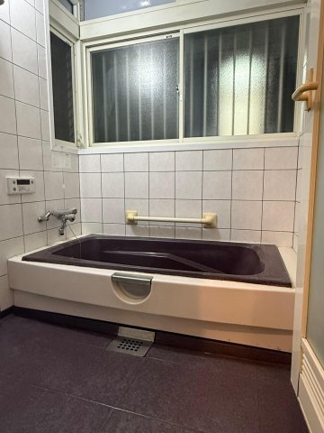 下貝塚戸建て ゆったりとした浴槽でリラックス