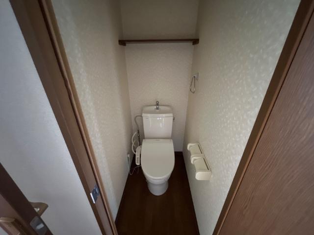 ロズウェルシブヤ102号室 シャワー付トイレ