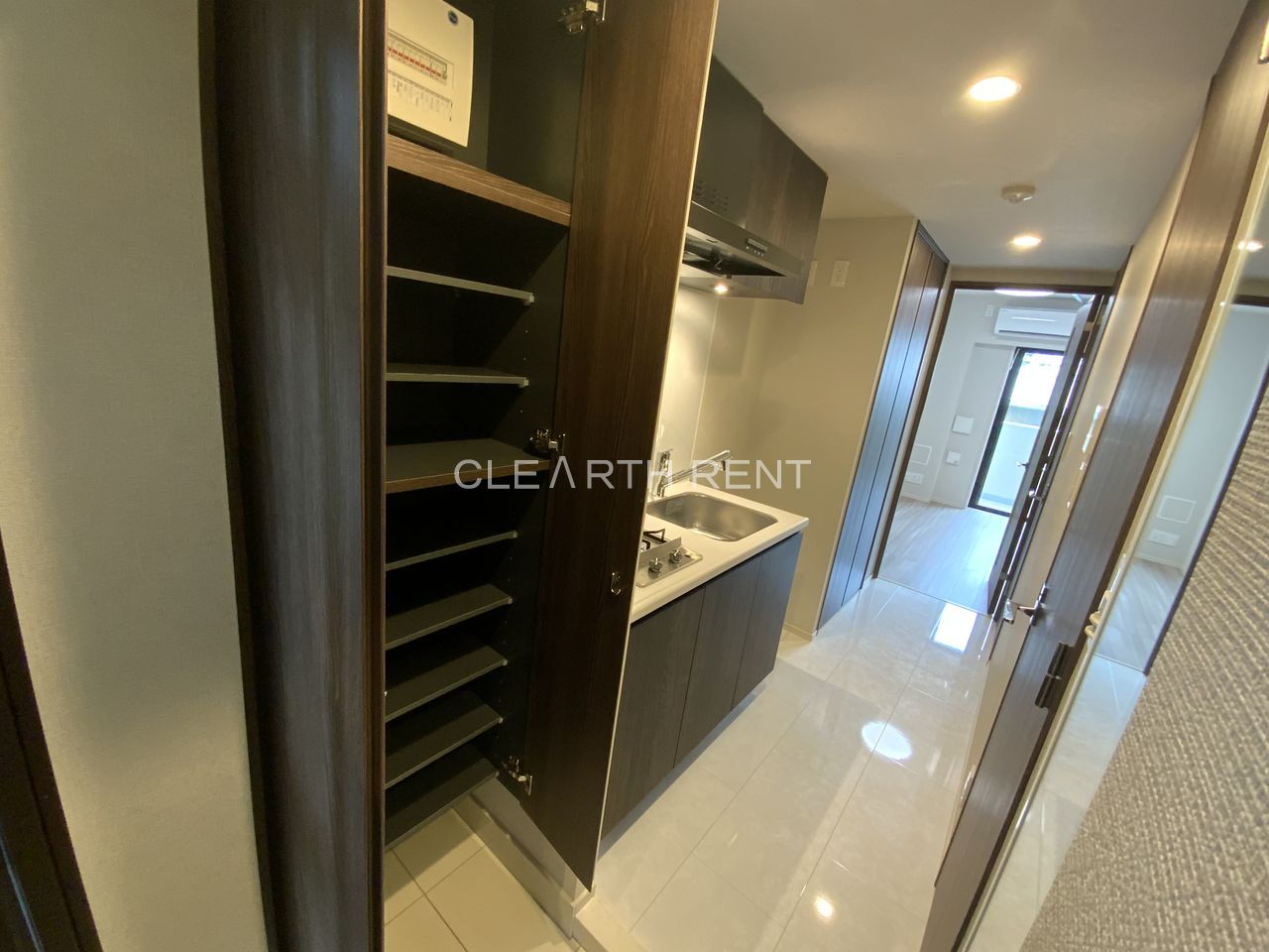 コンシェリア横濱元町 ＴＨＥ ＲＥＳＩＤＥＮＣＥ2階 姿見ミラー・人感センサー対応ライト付き玄関