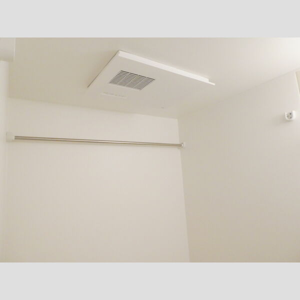 Lumiere202号室 浴室内物干しバー