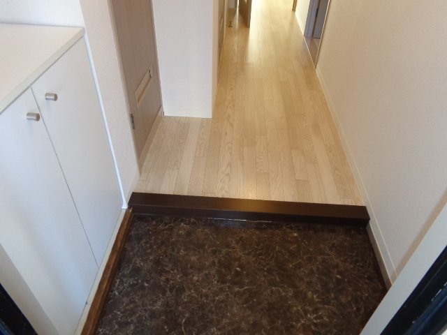 ドミールシャルム 玄関