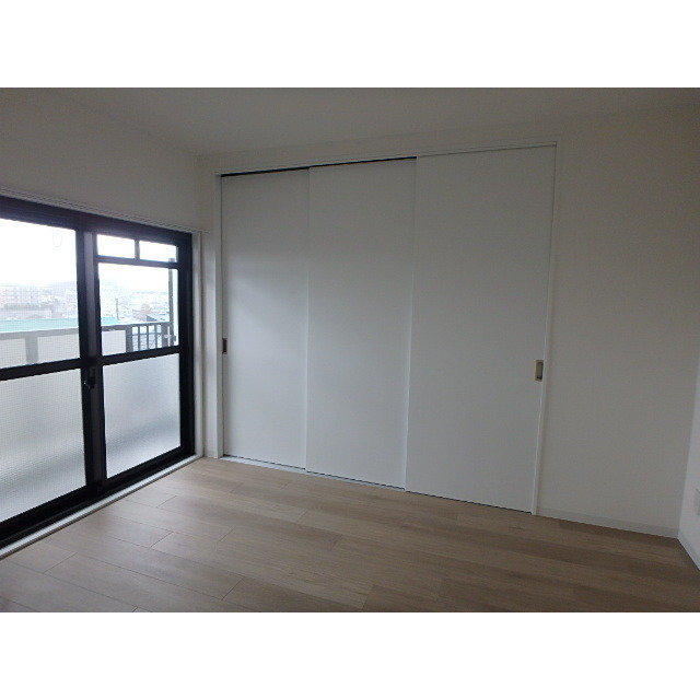 ロイヤルプラザ湘南305号室 内観