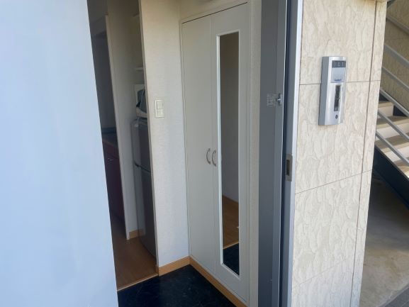 レオパレスバンビーノ花輪 玄関