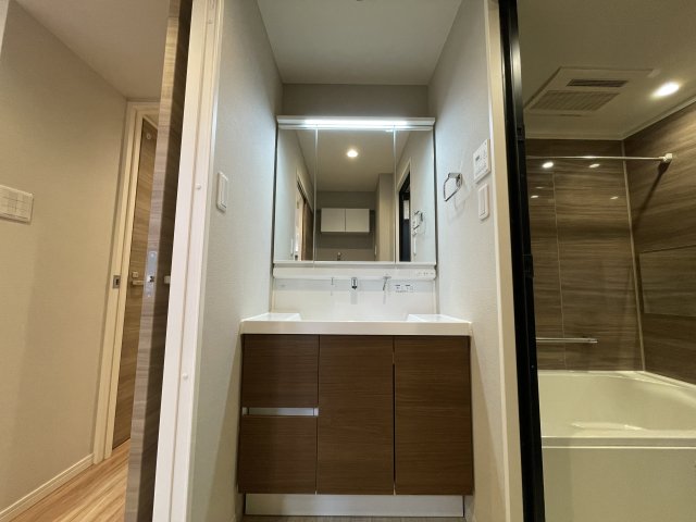 東急ドエル・アルス川口五丁目弐番館 玄関