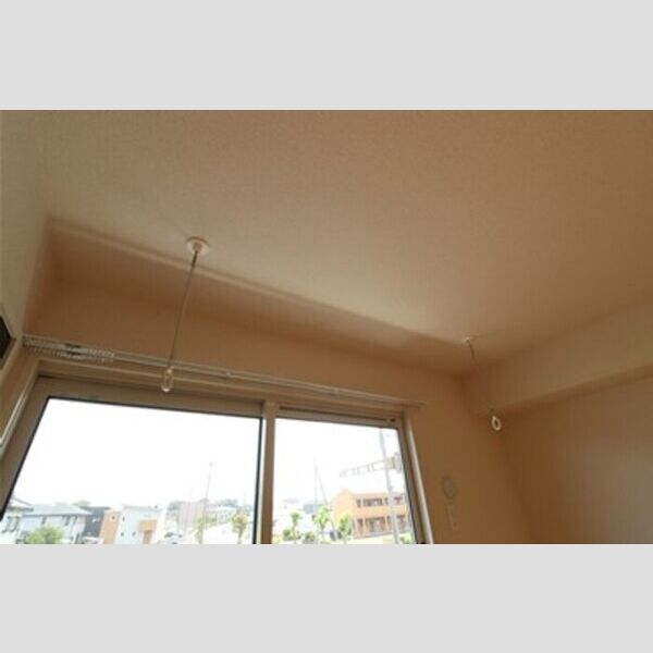 ガーデンヒルズ201号室 室内物干し