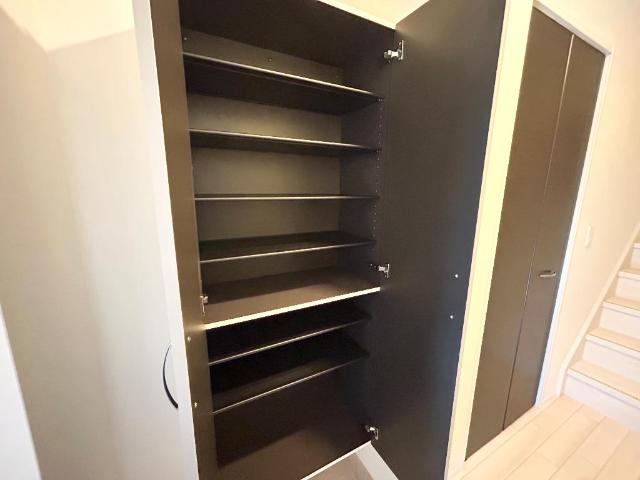 ルナフォーリア203号室 下駄箱