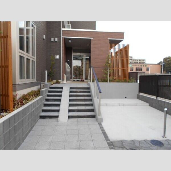 ベルエキップ201号室 エントランス