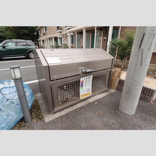 ヴィラージュ　B 入居者様専用ゴミスットカー