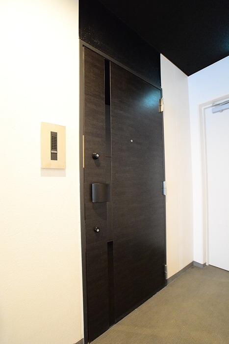 ステージグランデ千歳烏山アジールコート1階 玄関