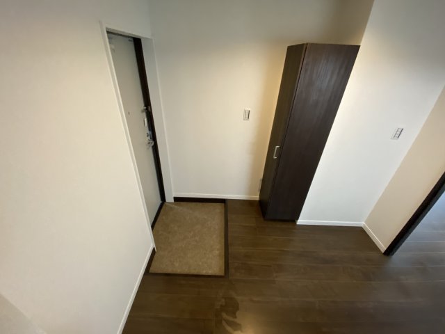 ベイルーム本厚木201号室 玄関