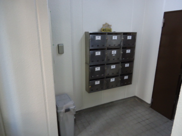 リベラ新丸子0203号室 集合郵便受け