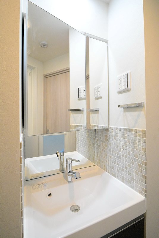 グランドコンシェルジュ練馬中村橋アジールコート4階 ※カラータイプ異なります