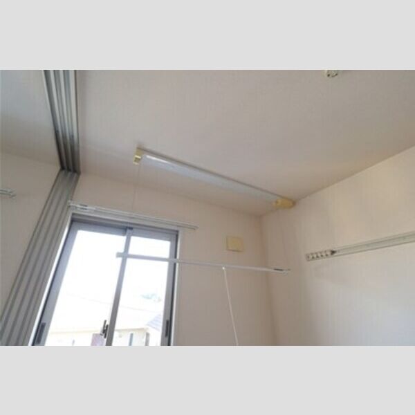 リ・サクラ　B303号室 室内物干し