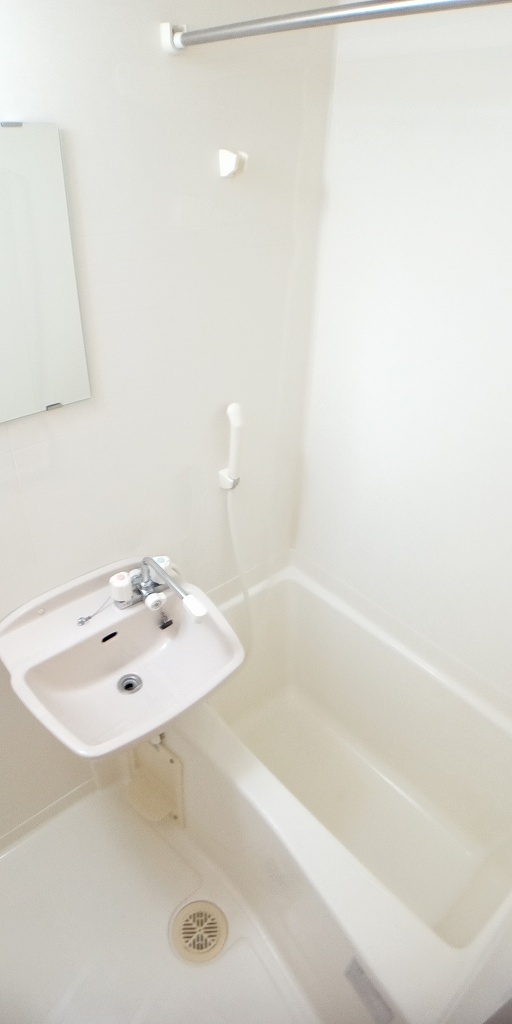 レオパレスアヴリオ ※各階により床材相違